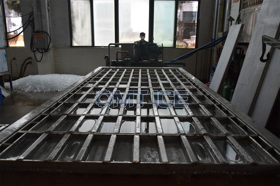 8 tonnes / 24 heures Machine de fabrication de blocs de glace refroidissement par eau économiser de l' espace pour les fruits de mer