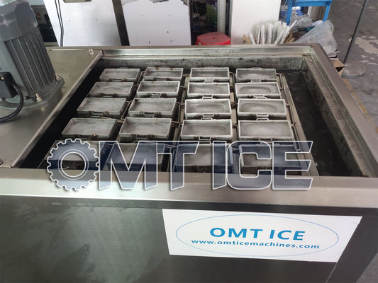 Machine automatique de fabrication de blocs de glace à eau salée